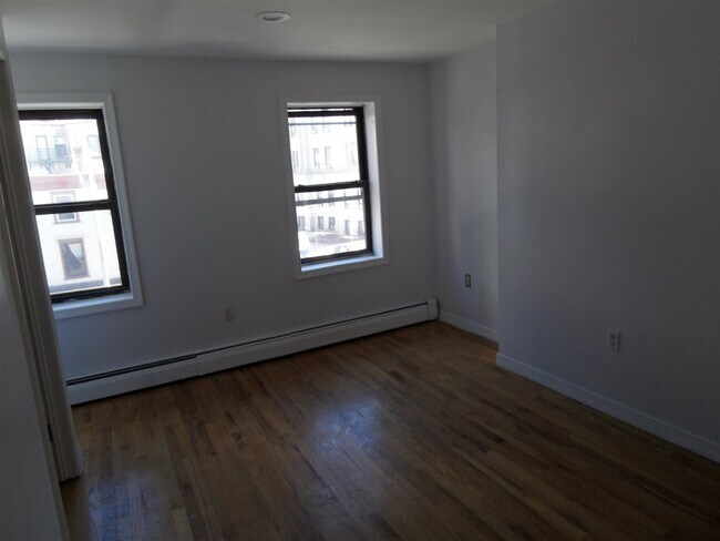 Building Photo - 293 Grove St
