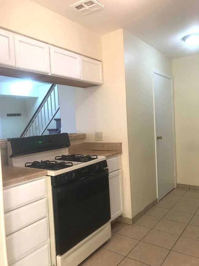 Foto del edificio - 1393 S Glen Cir