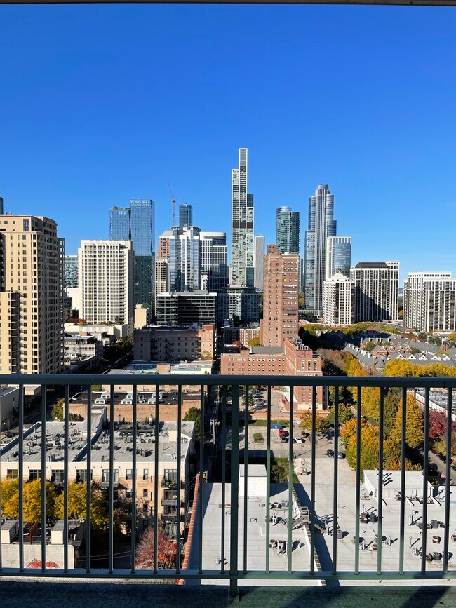 Foto del edificio - 1600 S Indiana Ave