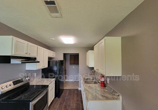 Building Photo - 614 Sally Mae St