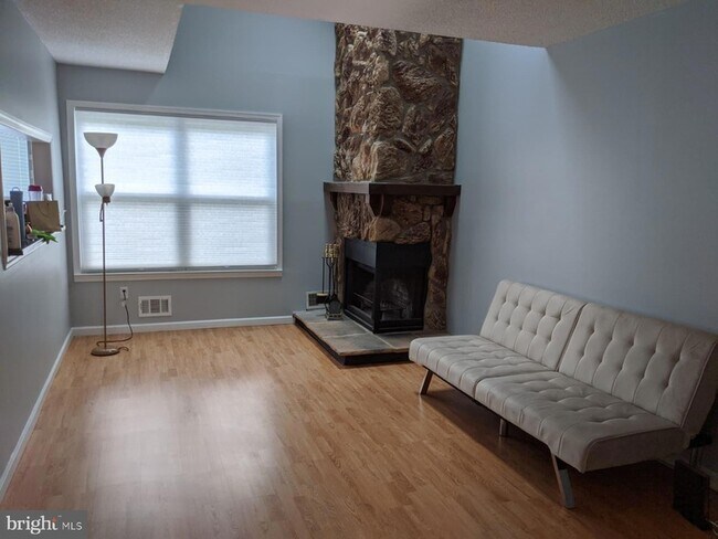 Building Photo - 99 Brookview Cir