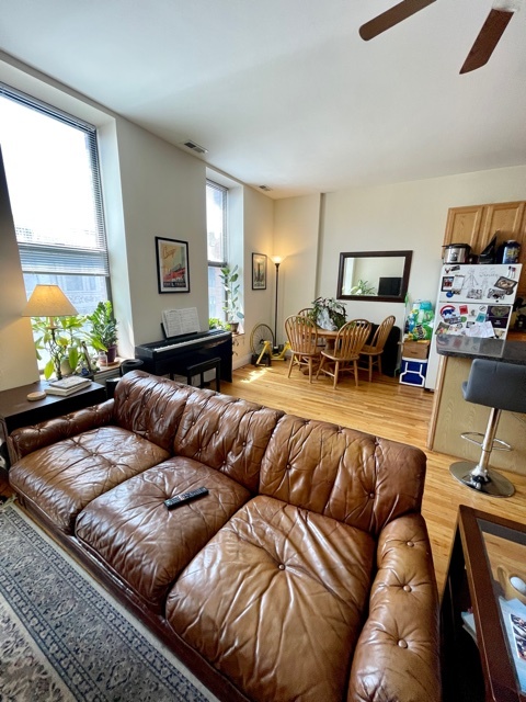 Foto del edificio - 1459 N Milwaukee Ave