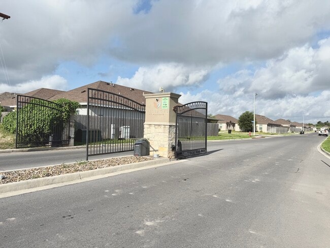 Quiet, gated neighborhood - 2009 Jackson St