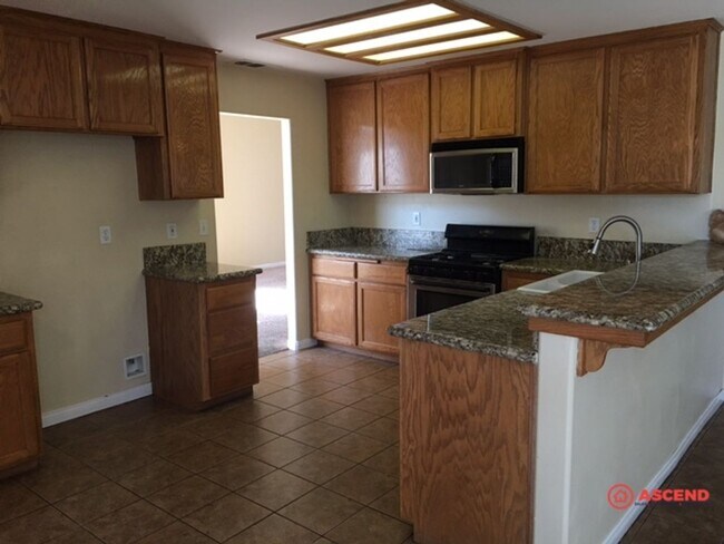 Foto del edificio - Amazing 5 Bedroom Home In Southwest!