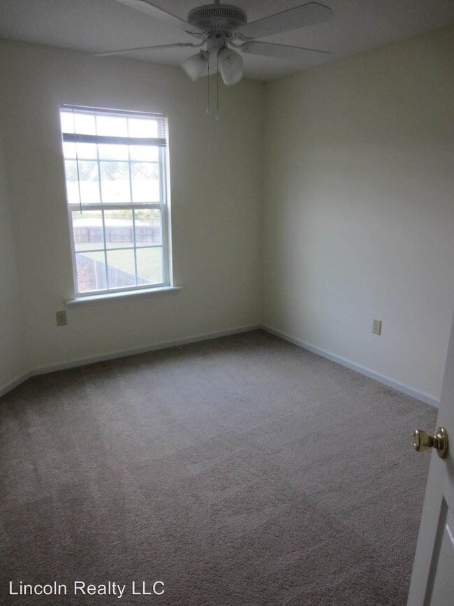 Building Photo - 2209 Chattooga Dr