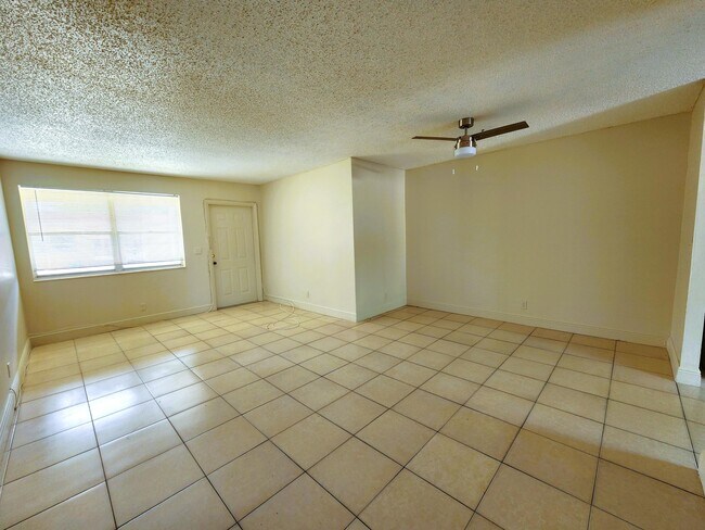 Building Photo - 850 E Commercial Blvd