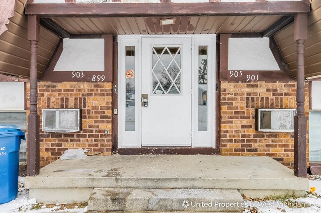 Foto del edificio - 905 Hardwick Dr SE