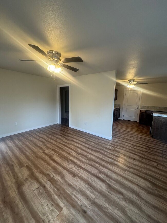 Foto del edificio - 1104 Layton Rd