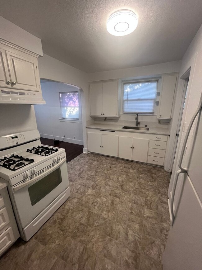 Foto del edificio - ADORABLE 2 BEDROOM HOME!!