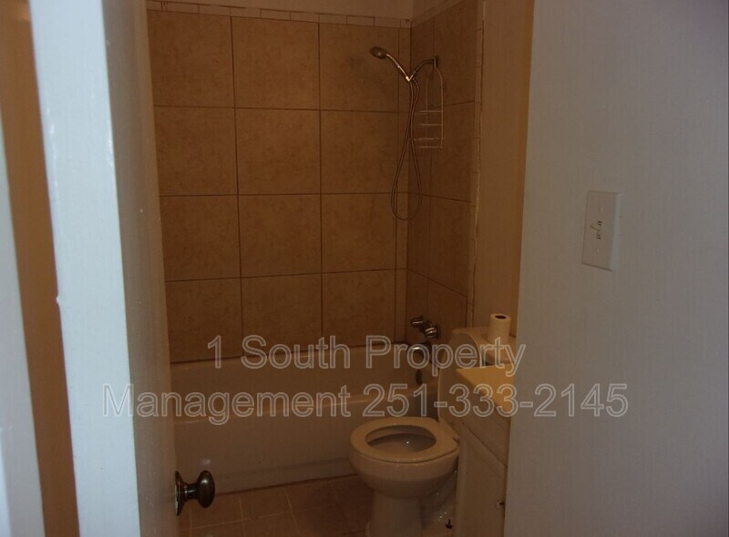 Building Photo - 1575 Cody Rd N