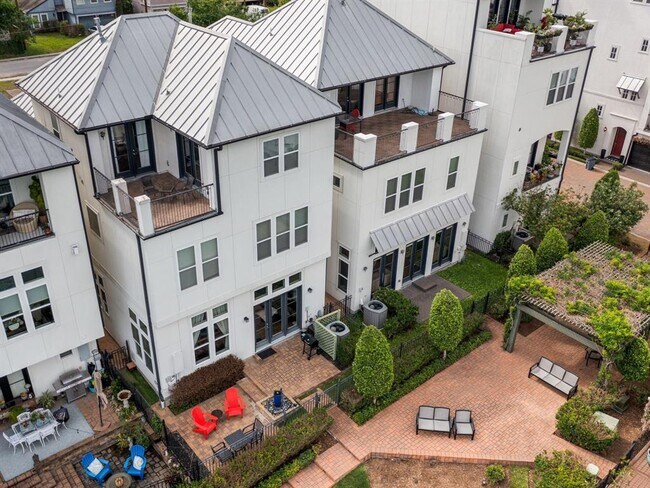 Foto del edificio - 2234 Lakeshore Edge Dr