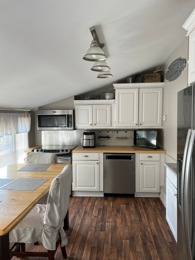 2306 Old Welsh Rd Unit 2nd Fl, Willow Grove, PA 19090 Apartments in