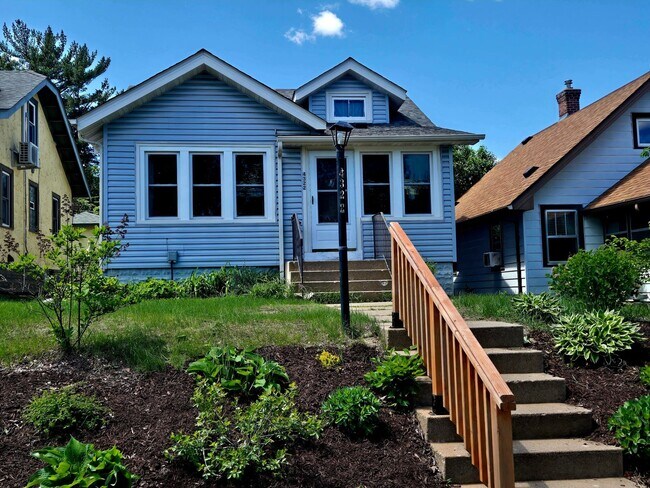 Foto del edificio - 4322 Bloomington Ave