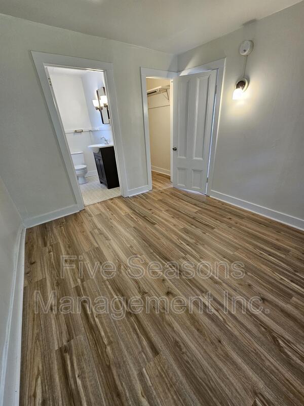 Photo - 16-18 Loomis Street - 6 Apartment