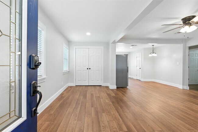 Building Photo - 2311 Brazeal St