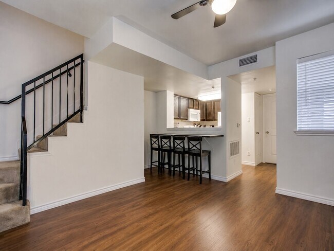 Foto del edificio - 9829 Walnut St