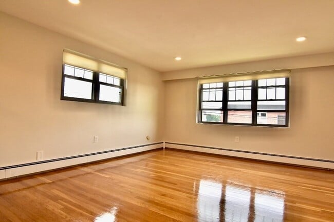 Building Photo - 90 E Squantum St