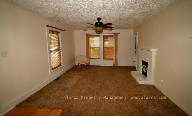 Building Photo - 2 Bedroom Home in Downtown Mooresville