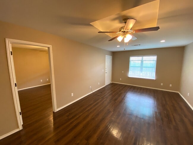 Building Photo - 4271 Castlegate Dr