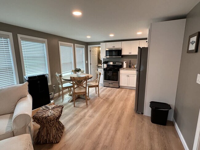 Building Photo - 301 Portsmouth Ave