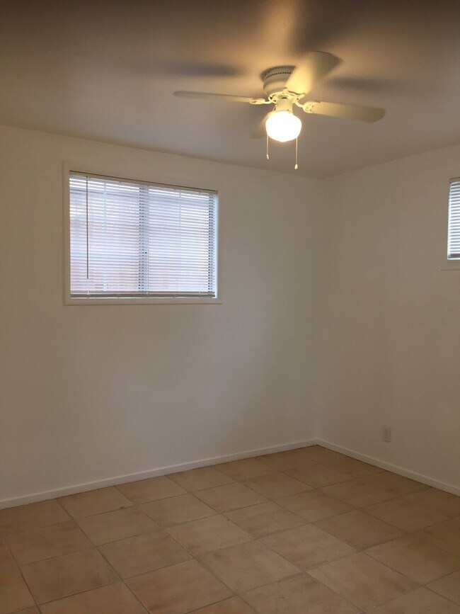 Foto del edificio - 640 N Fuller Ave