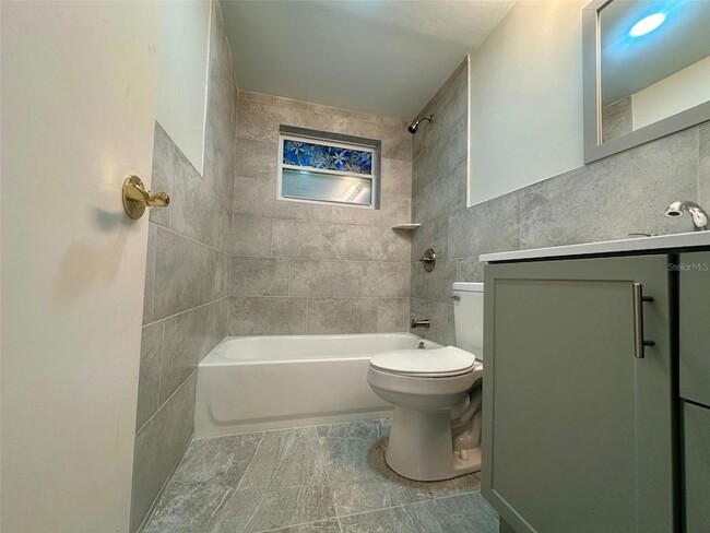 Building Photo - 4033 Newcastle Dr