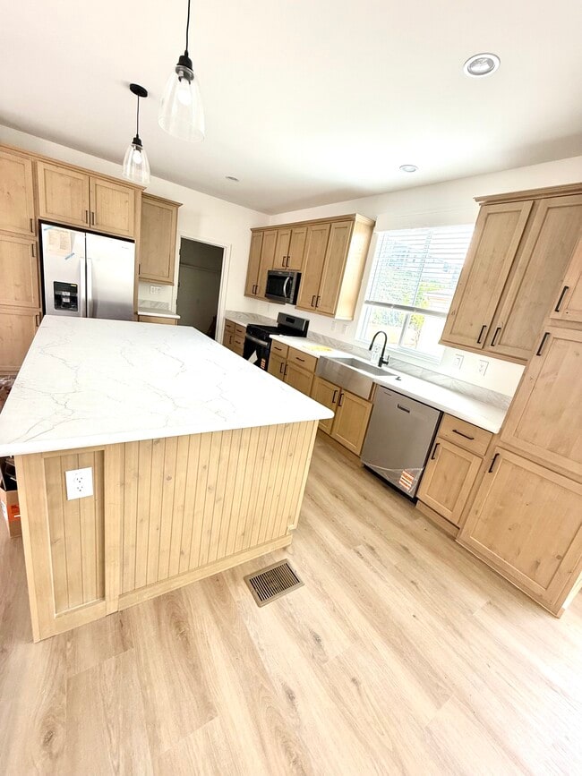 Building Photo - 500 Rancheros Dr