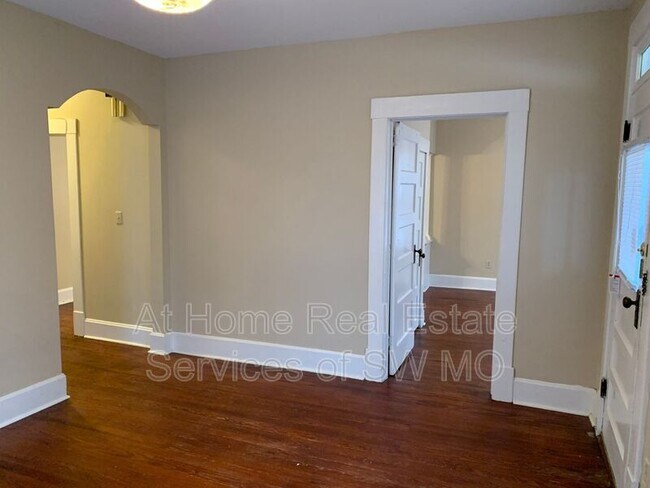 Building Photo - 1510 E McDaniel St