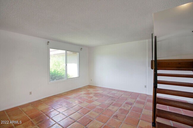 Building Photo - 1605 E Dunbar Dr