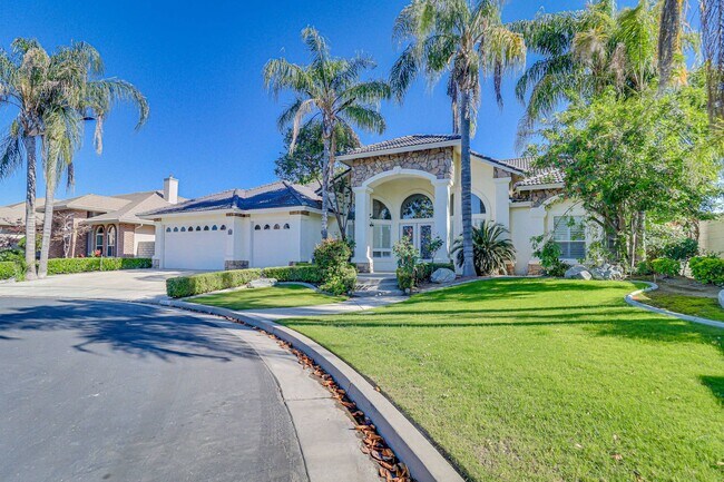 Building Photo - Stunning Seven Oaks Home in Gated Cul-de-Sac Community with Pool! 4+2 bath