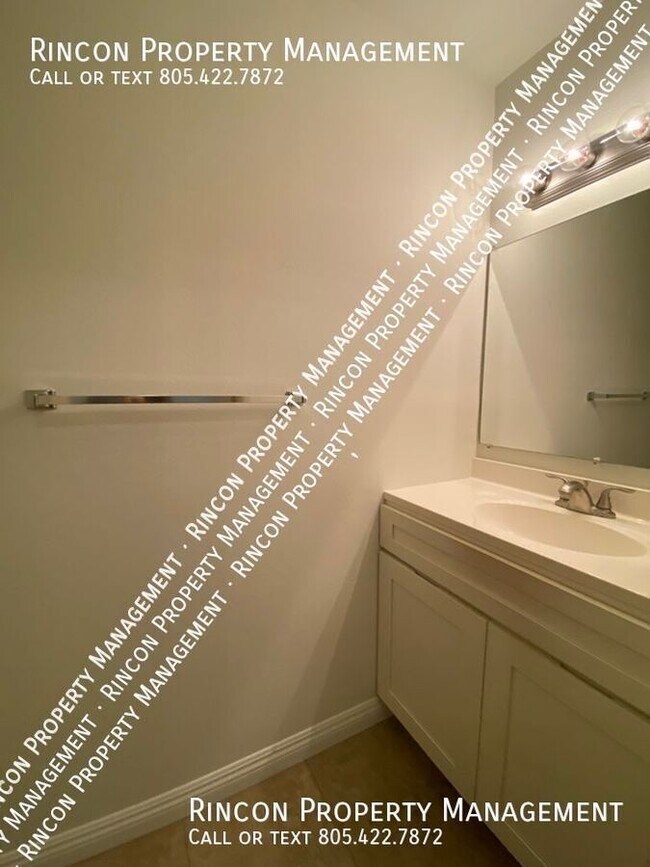 Building Photo - 2 Bedroom/1.5 Bath *Port Hueneme* Steps fr...