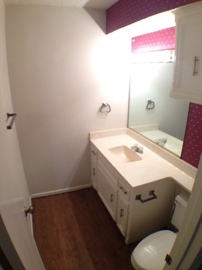 Foto del edificio - Two Story Condo In Whisperwood Located Near Loop 289 & Minutes From Tech & LCU Campus!
