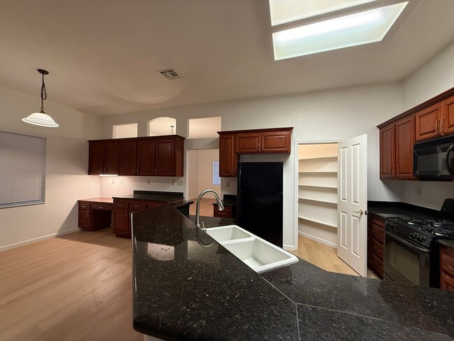 Building Photo - Delightfully Spacious Home!