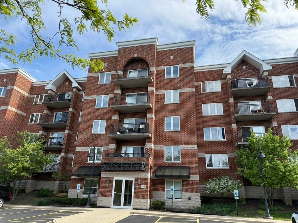 Primary Photo - 3401 N Carriageway Dr