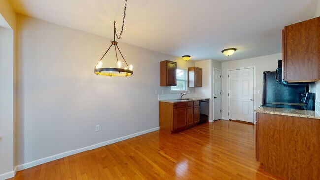 Building Photo - 845 Saybrook Falls Dr