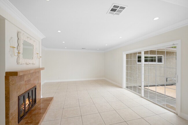 Foto del edificio - 3805 Los Olivos Ln