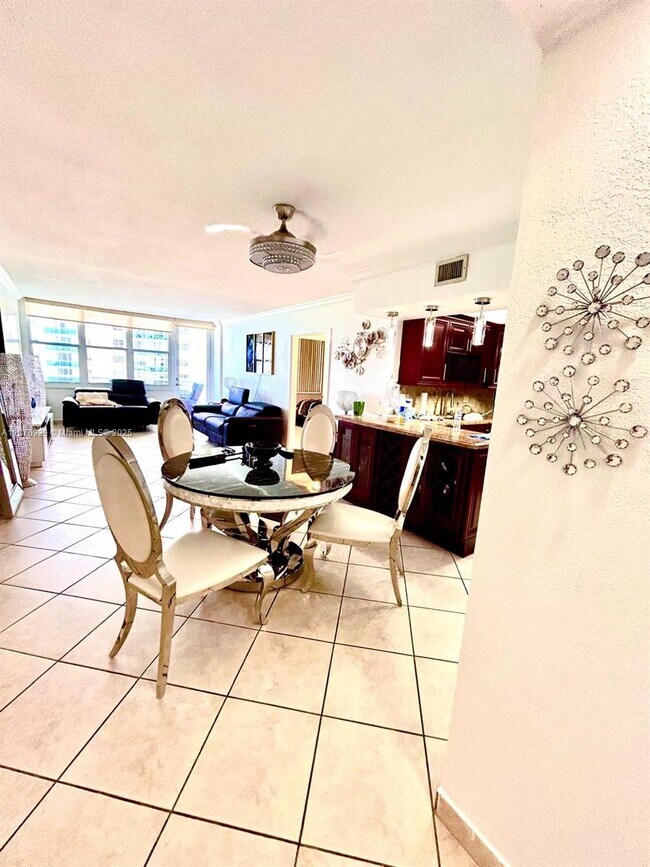 Building Photo - 3725 S Ocean Dr
