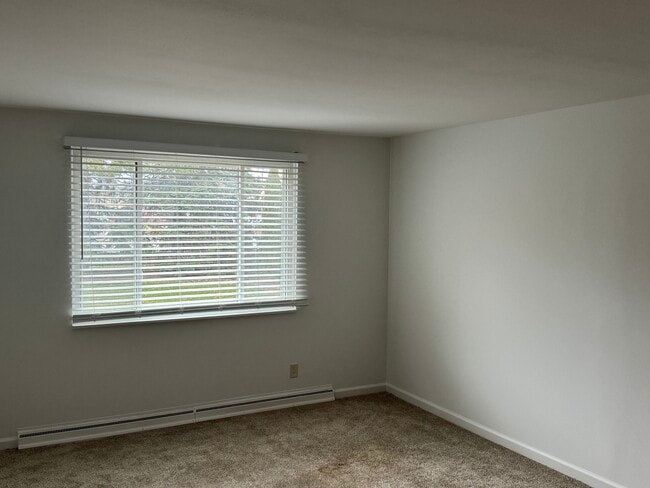 Building Photo - 192 Linden Ave