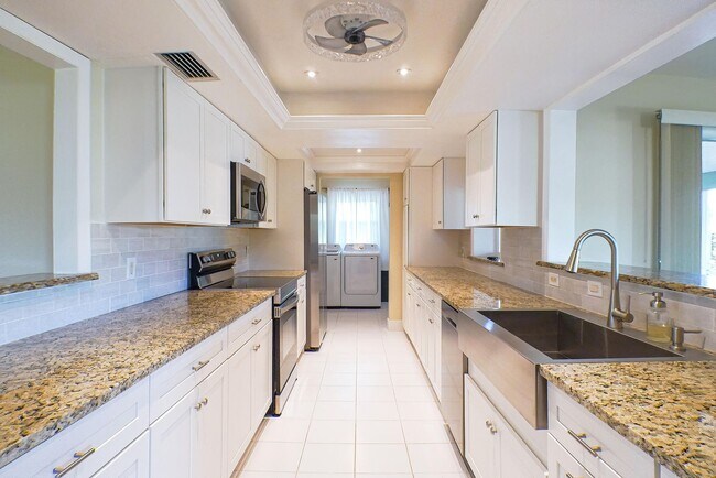 Foto del edificio - Stunning 3-beds, 2-baths with Direct Gulf ...