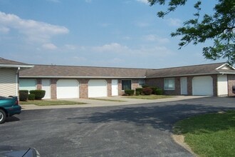 Building Photo - 703 Skyline Dr
