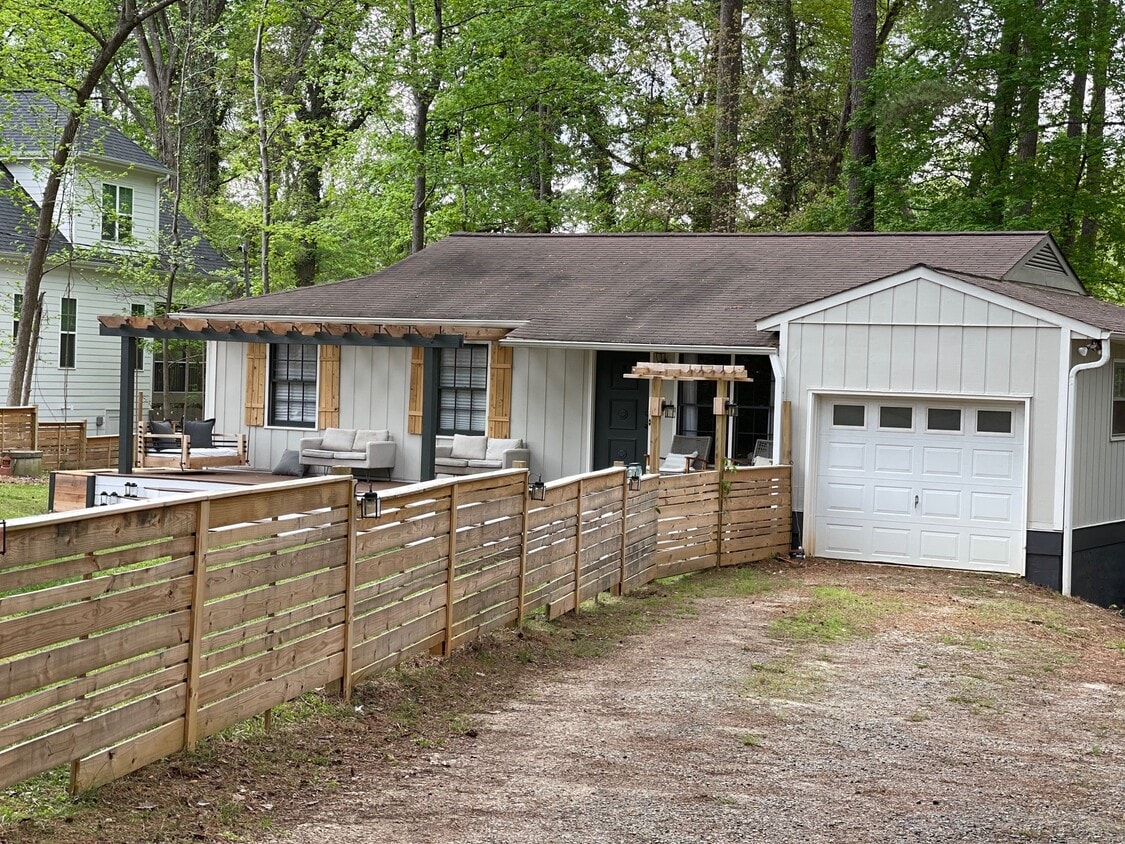 Primary Photo - 1301 Old Trinity Cir