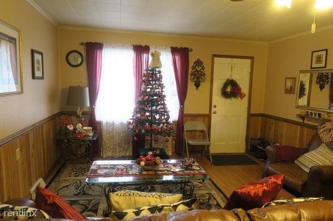 Building Photo - 3 br, 1 bath House - 375 Southland Dr