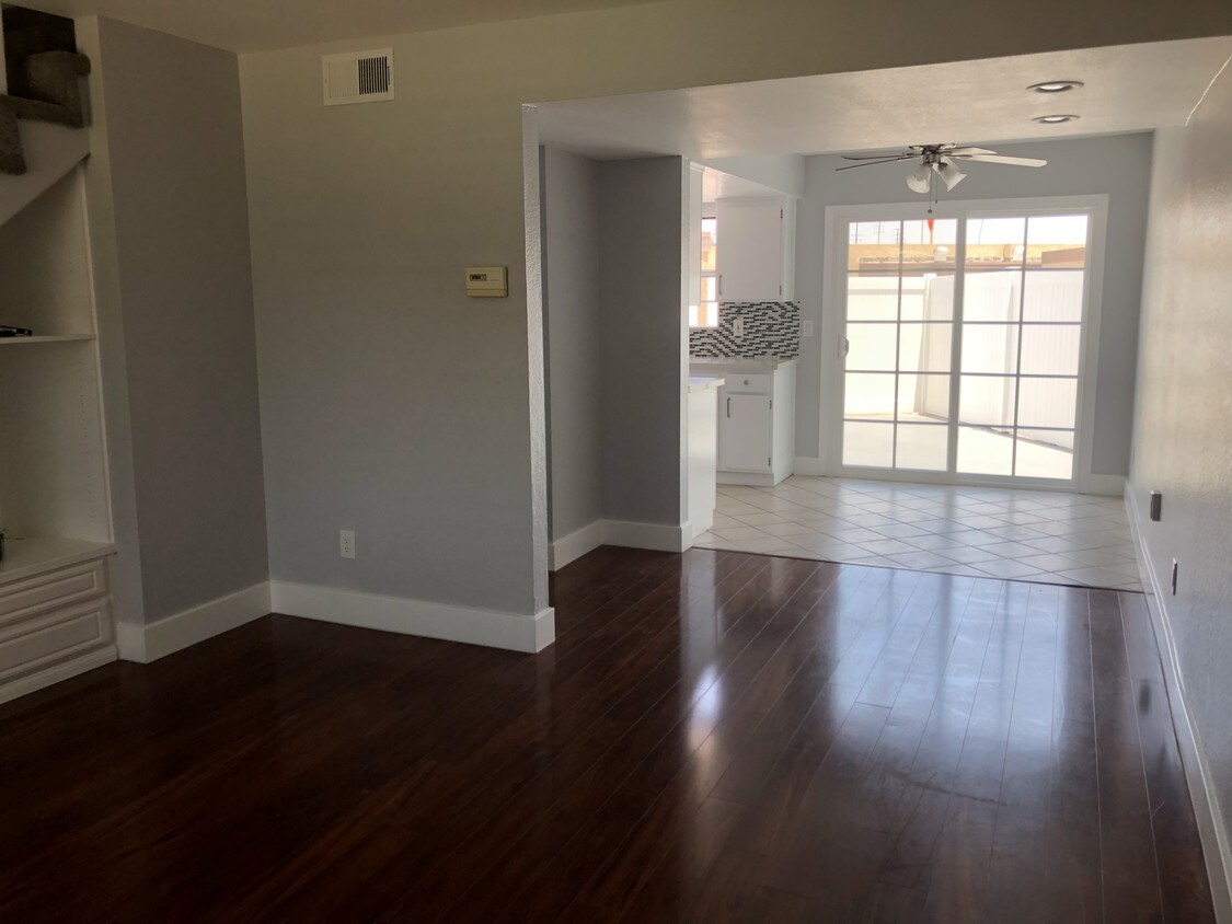 Primary Photo - 500 N Tustin Ave