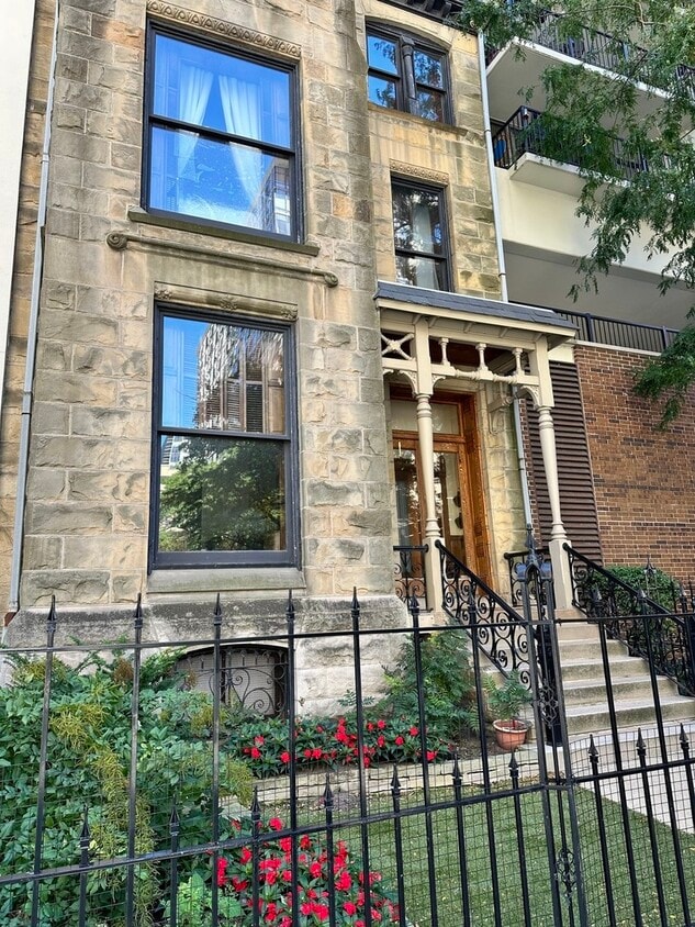 Primary Photo - 75 E Division St