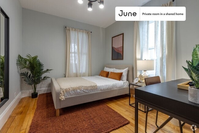 Building Photo - Private bedroom in 4 bed/2 bath Home