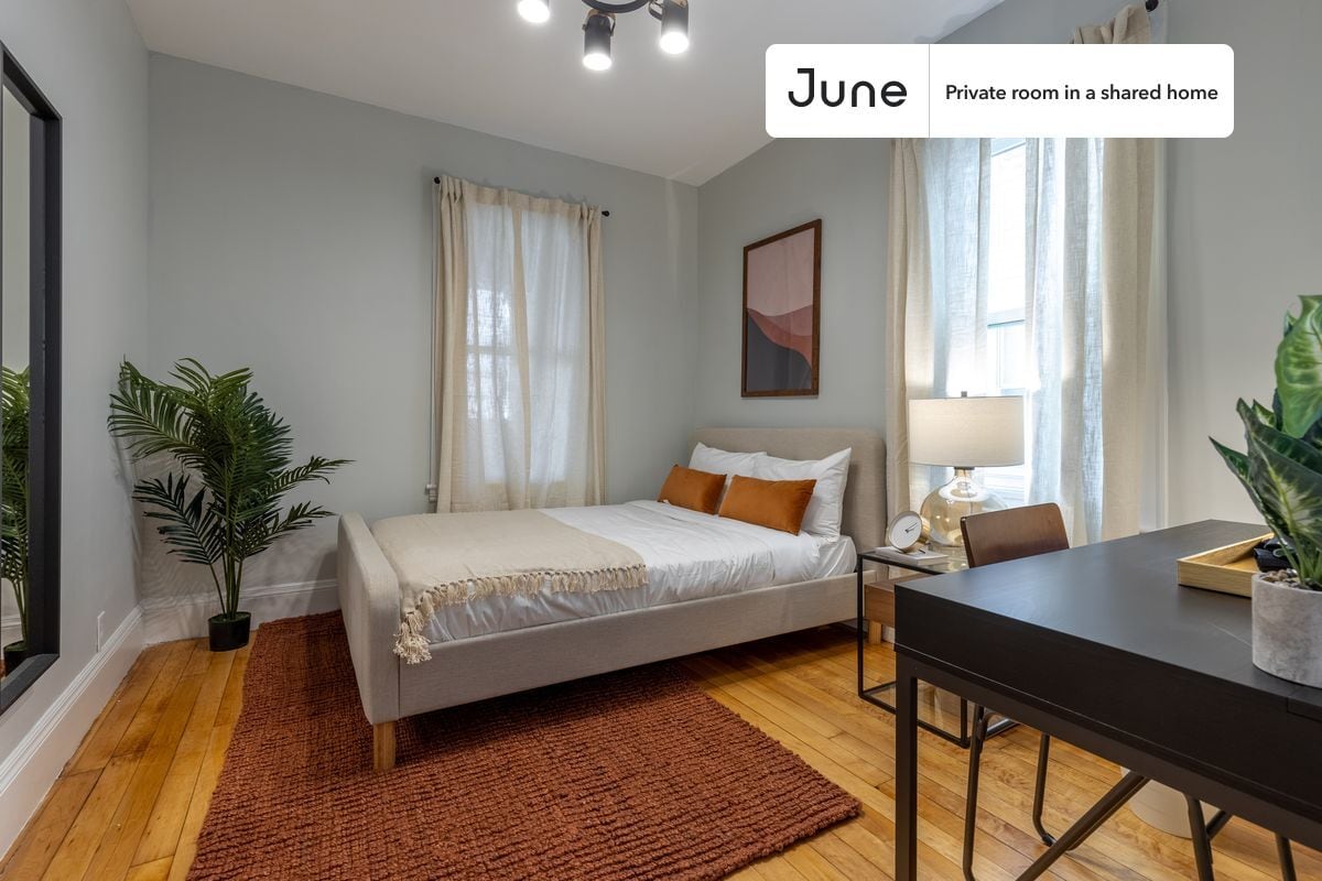 Primary Photo - Private bedroom in 4 bed/2 bath Home