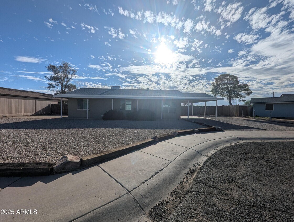Foto principal - 1280 N Mesquite Ln