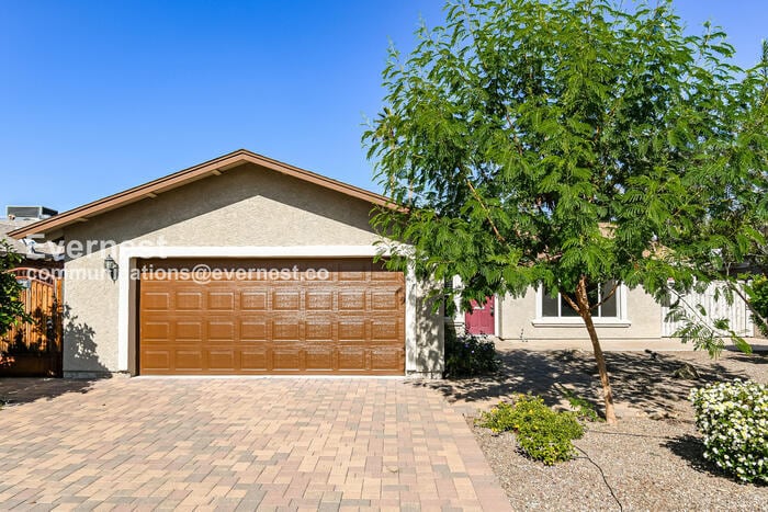 Foto principal - 8726 E Bonnie Rose Ave