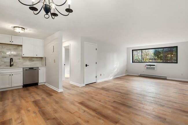 Foto del edificio - 1325 Worcester Rd