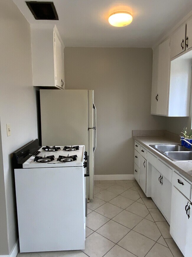 The kitchen - 1656 W 107th St